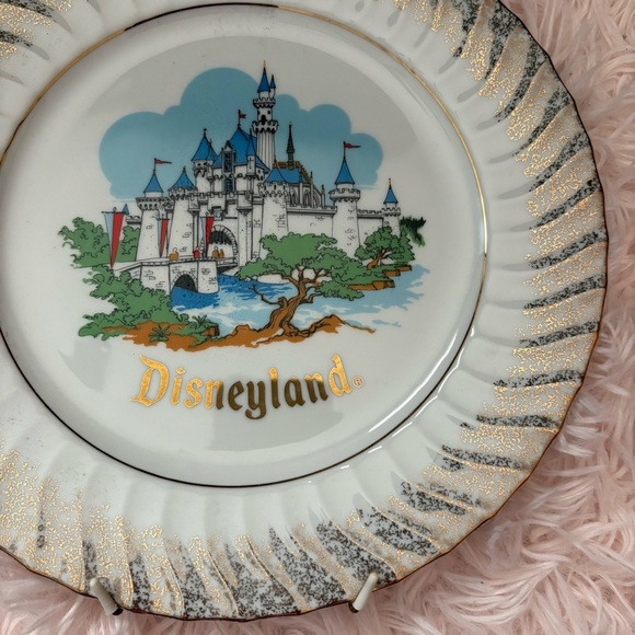 Vintage Disneyland Cinderella Castle Souvenir Plate Japan Gold Plated - Picture 2 of 5